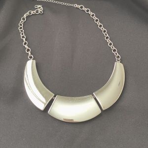 Silver color necklace – like new!